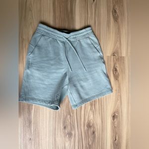 Women’s lulu high rise shorts